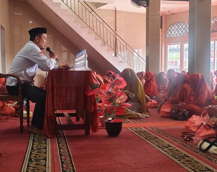 Penyuluh KUA Parungkuda Sampaikan Edukasi UU Perkawinan dalam Peringatan Maulid Nabi