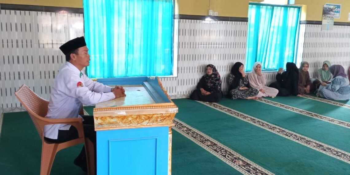 Penyuluh KUA Kabandungan Perkuat Pembinaan Keagamaan di Majelis Taklim Nurul Hikmah