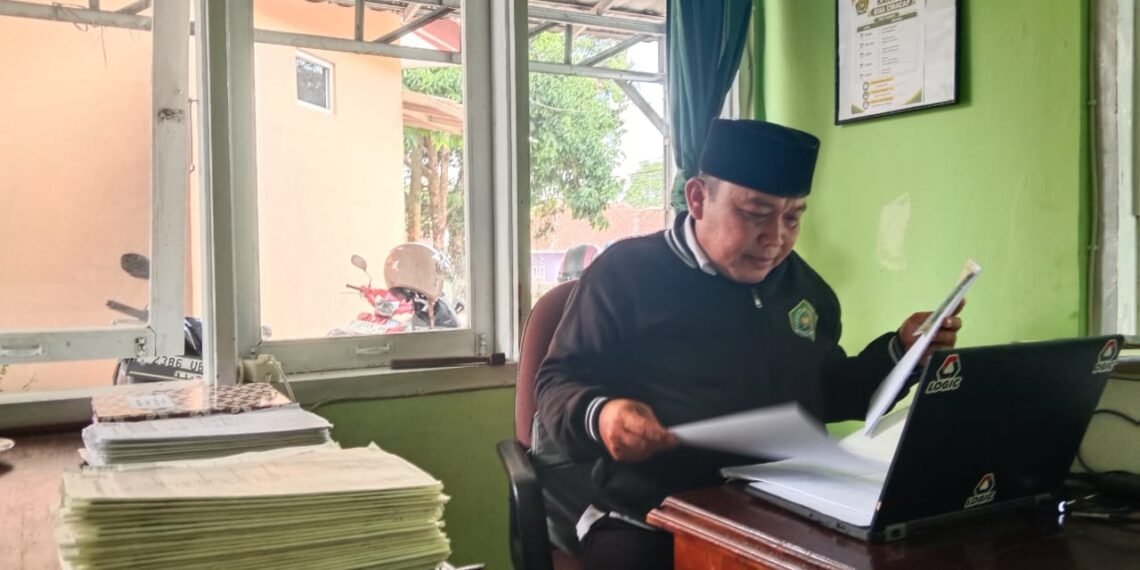 Melalui BETERSIP, KUA Ciracap Periksa dan Tertibkan Arsip