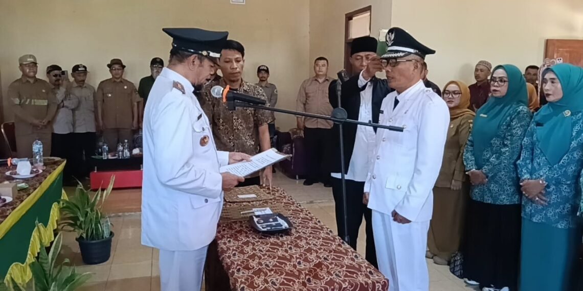 Kepala KUA Jampangkulon Jadi Rohaniawan pada Pelantikan Pj Kepala Desa Cikaranggeusan