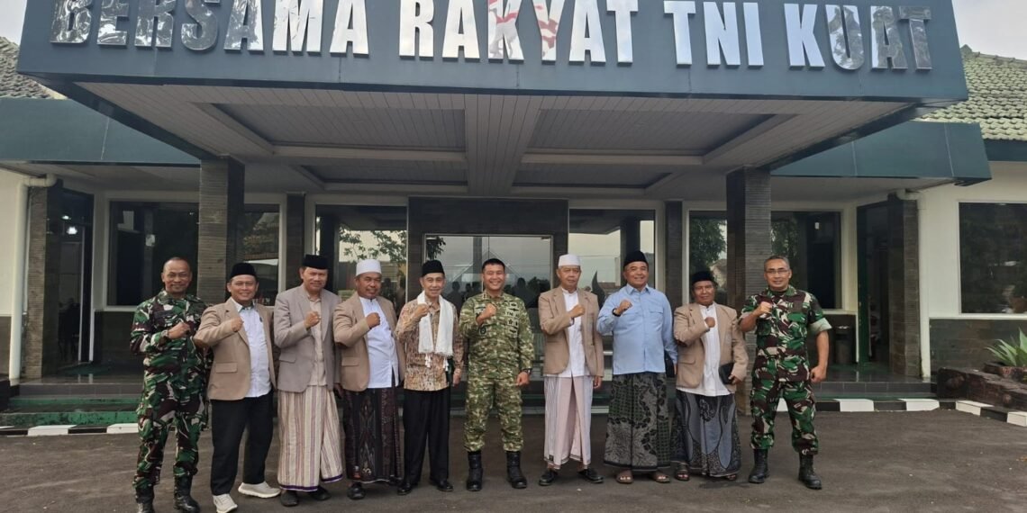 Kepala KUA Nagrak Perkuat Sinergi Ulama dan Umara melalui Silaturahmi ke Kodim 0607
