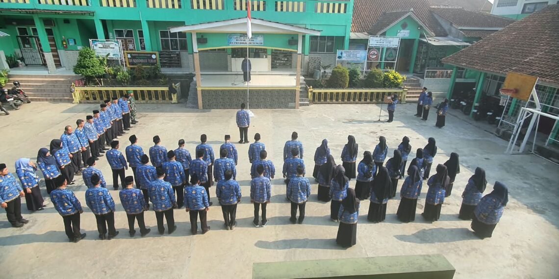 KUA Cidahu Ikuti Apel Kesadaran Nasional, Camat Tekankan Kebersihan, Infak, dan Pencegahan Bullying