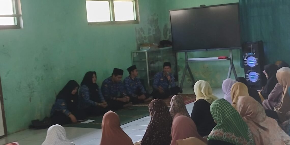 Tim Penyuluh KUA Cibitung Berikan Bimbingan Keagamaan di MT Al-Fatahiat Desa Cidahu