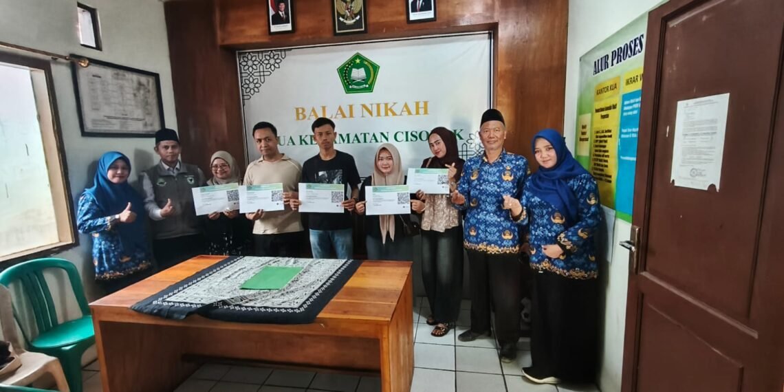 KUA Cisolok Kolaborasikan Penyuluh dan Motekar dalam Bimbingan Perkawinan bagi Catin