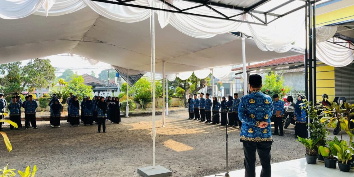 KUA Cikembar Ikuti Apel Hari Kesadaran Nasional di Halaman Kecamatan