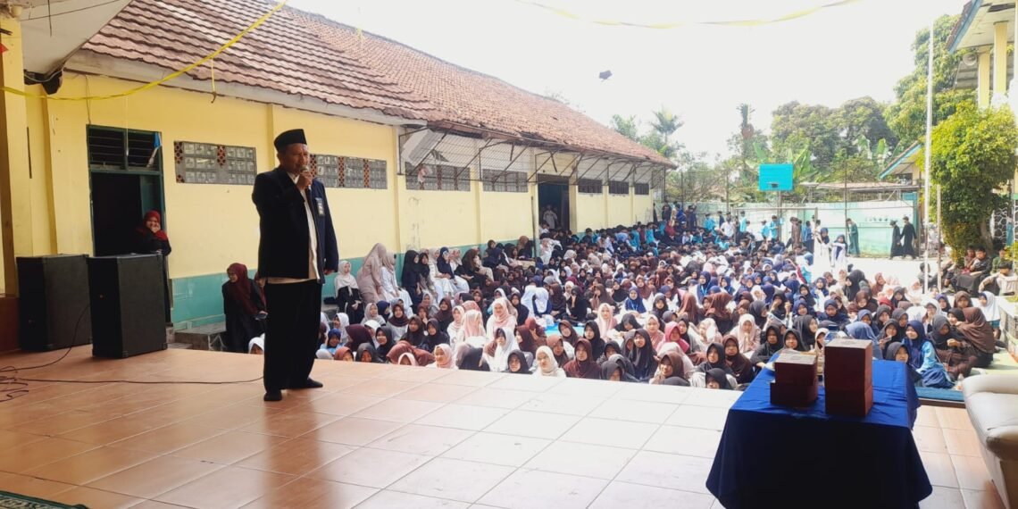 Kepala KUA Parungkuda Buka Program Guru Ngaji Masuk Sekolah di SMPN 1 Parungkuda