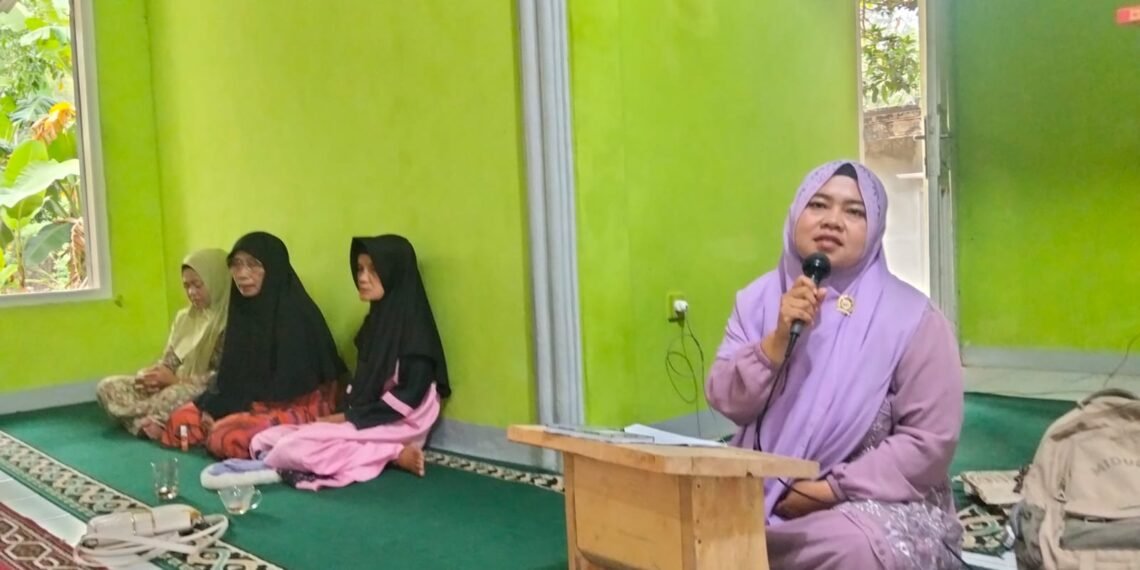 Penyuluh KUA Cisolok Berikan Penyuluhan di Masjid Binaan Majelis Taklim Al-Mukarrom