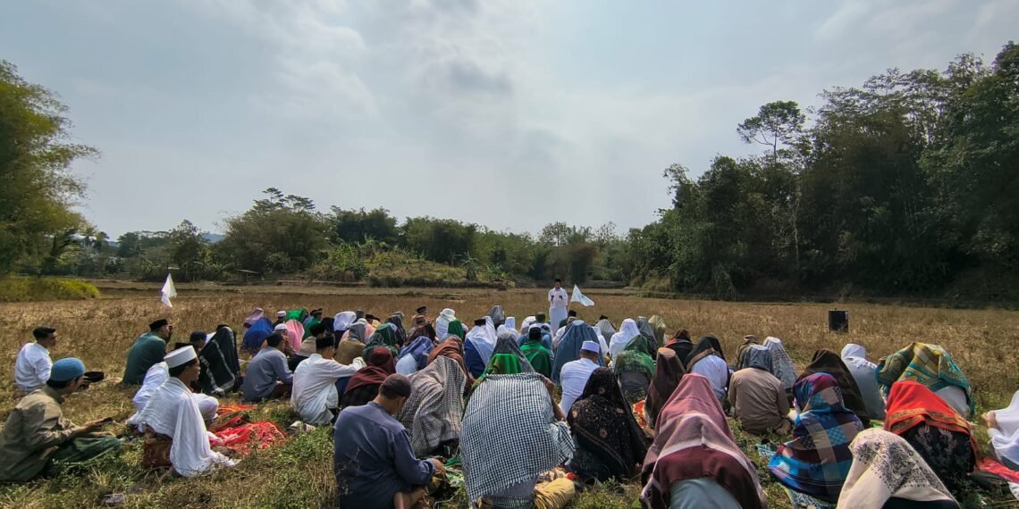 KUA Pabuaran Bersama Forkopimcam dan Masyarakat Laksanakan Salat Istisqa