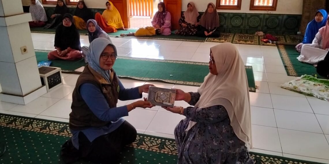 Al-Qur’an 30 Juz Hadir di MT Al-Muhajirin, KUA Ciracap Lanjutkan Pembinaan Keagamaan