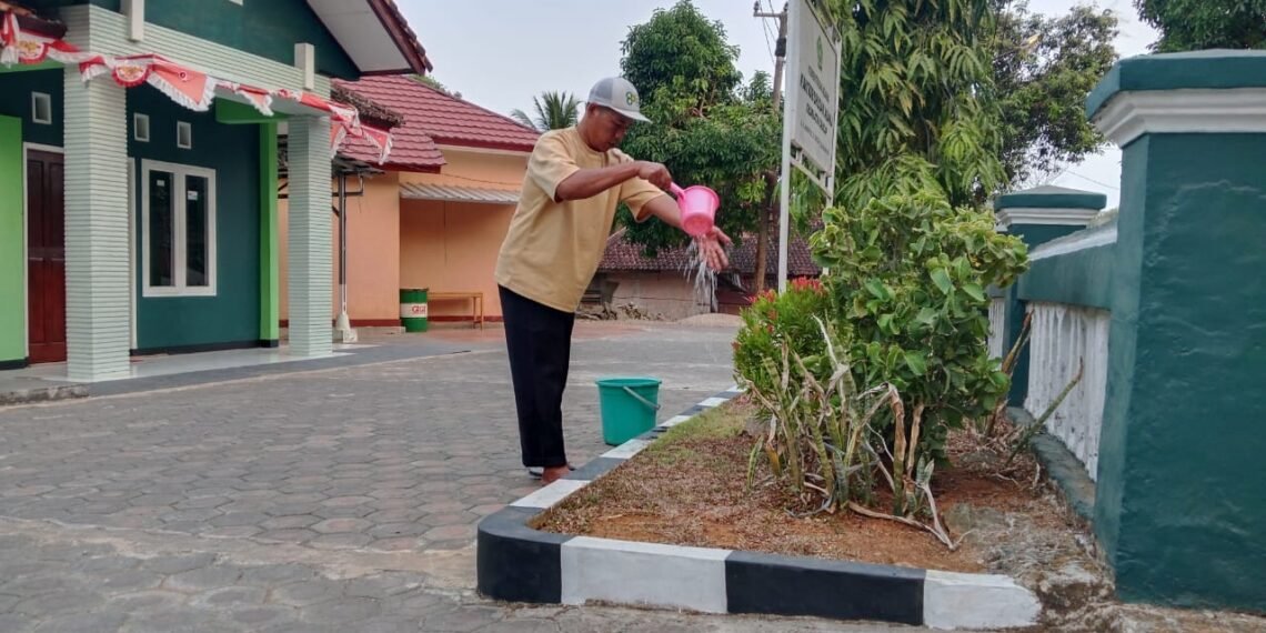 Garda Senja KUA Ciracap, Tetap Setia Menjaga