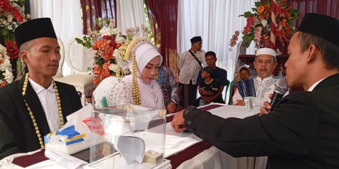 Penghulu KUA Surade Laksanakan Pencatatan Nikah, Sampaikan Nasihat Membangun Keluarga Sakinah