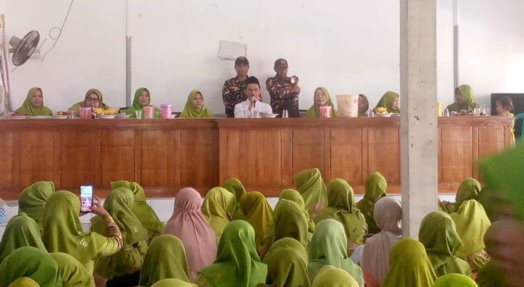 Penyuluh KUA Ciracap Berbagi Pesan Pemberdayaan Keluarga di Syahriyahan Muslimat NU Kecamatan Ciracap
