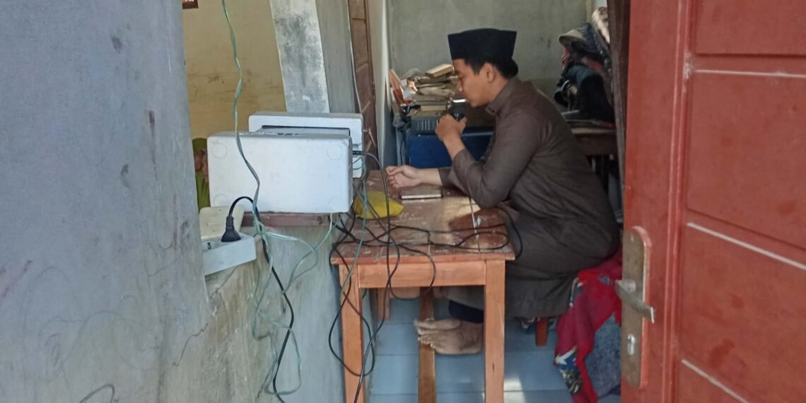 Penyuluh KUA Cibitung Sampaikan Bahaya Hasad di Majelis Taklim Al-Farihin