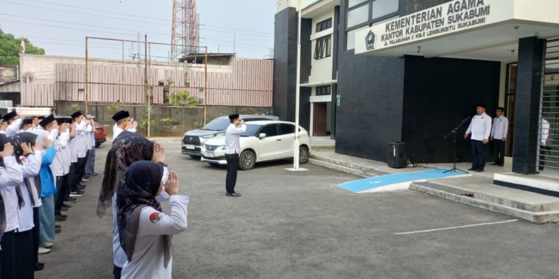Tingkatkan Istikamah dan Akuntabilitas, Kasi PD Pontren Pimpin Apel Senin Pagi