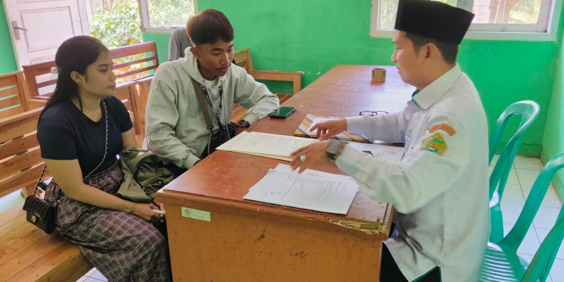 Penghulu KUA Ciemas Bekali Calon Pengantin melalui Bimwin Mandiri
