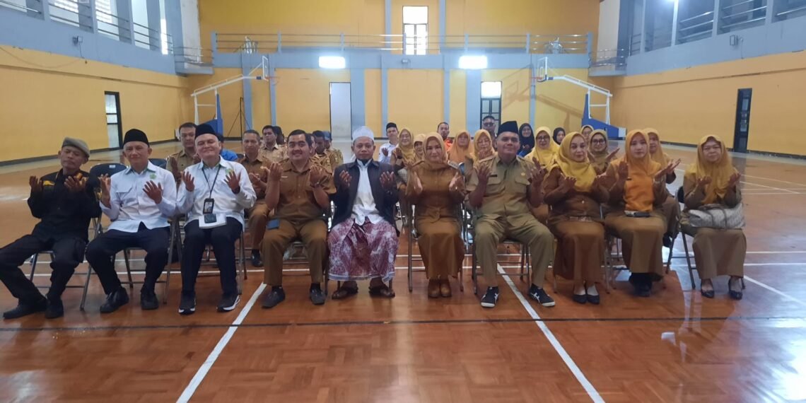 Pengajian Aparatur Kecamatan Cisaat, Penyuluh KUA Kaitkan Niat Ibadah dengan Integritas Pelayanan