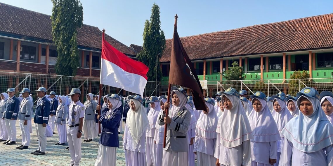 79 Siswa Dikukuhkan sebagai Pengurus OSIS dan MPK MAN 3 Sukabumi