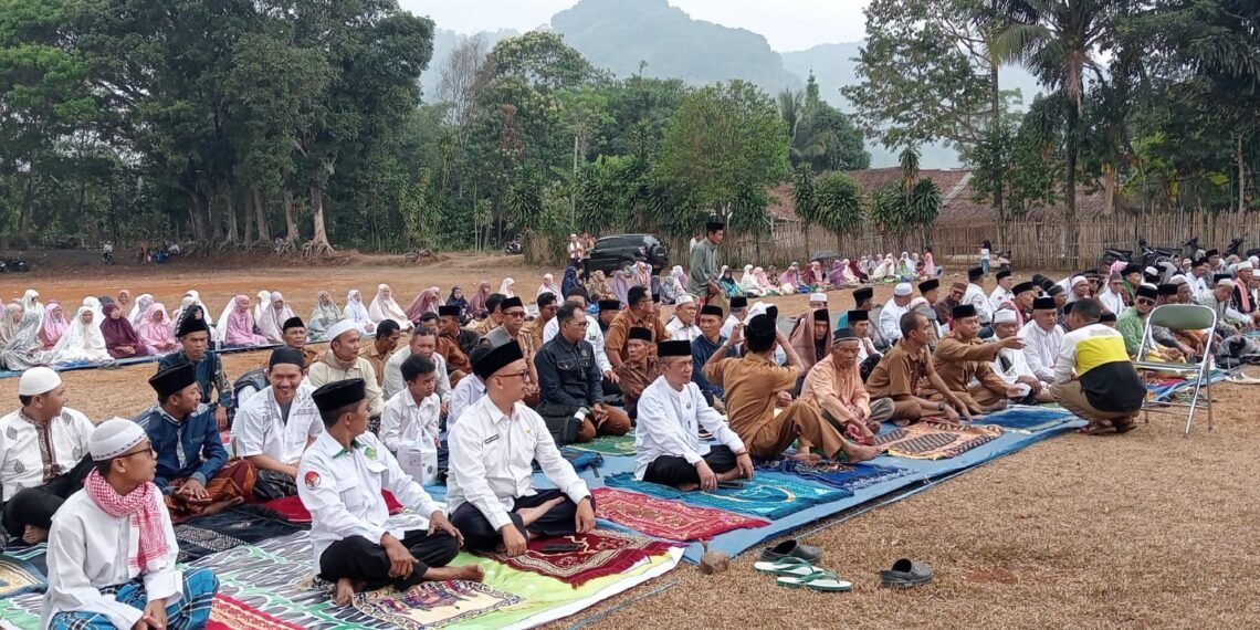 KUA Gegerbitung Bersama Lintas Unsur Ikuti Salat Istisqa di Lapangan Rangga Gading