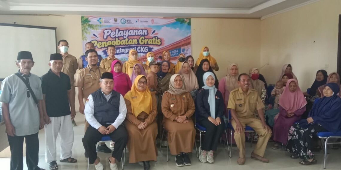 Penyuluh KUA Kabandungan Hadiri Pengobatan Gratis, Dukung Sinergi Perusahaan dan Pemerintah