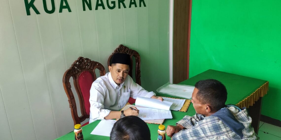 KUA Nagrak Fasilitasi Proses Akta Ikrar Wakaf Tiga Bidang Tanah Warga Kalaparea