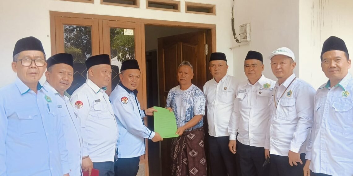 Kepala KUA dan Penyuluh Nagrak Berikan Dukungan Moral kepada Korban Kebakaran di Sekarwangi