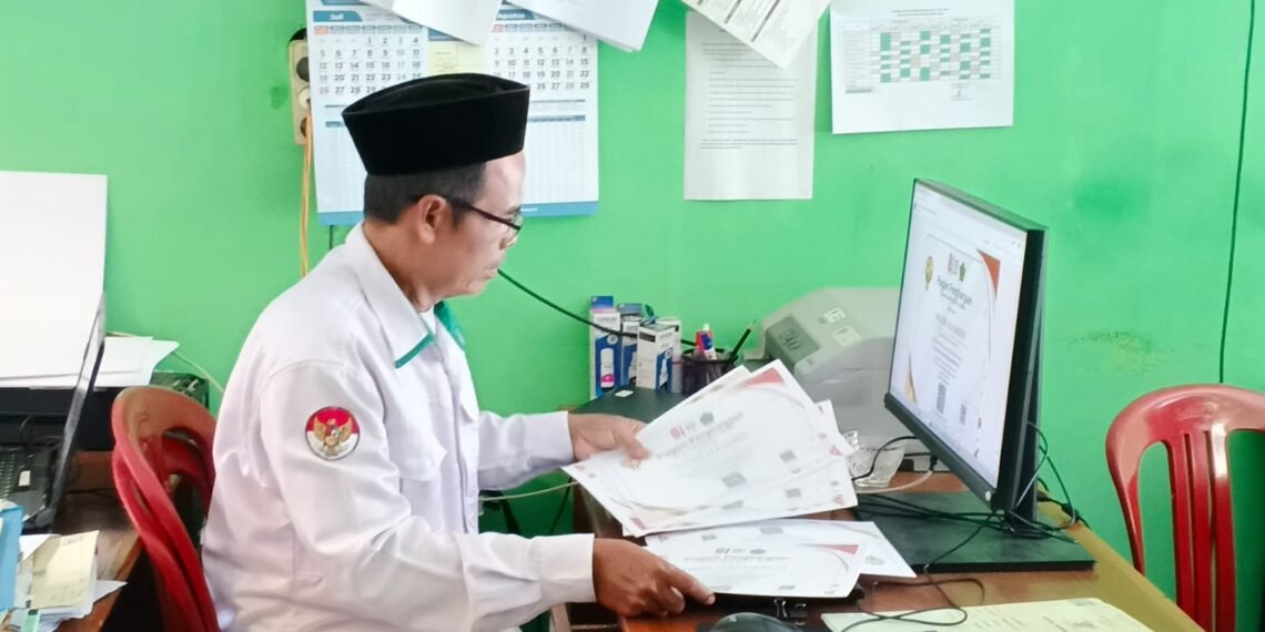 Operator SIMKAH KUA Cibitung Perkuat Akurasi Data Pencatatan Nikah