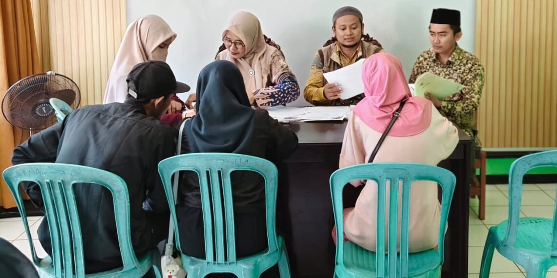 Penyuluh KUA Ciracap Perkuat Ketertiban Data Peserta Bimwin