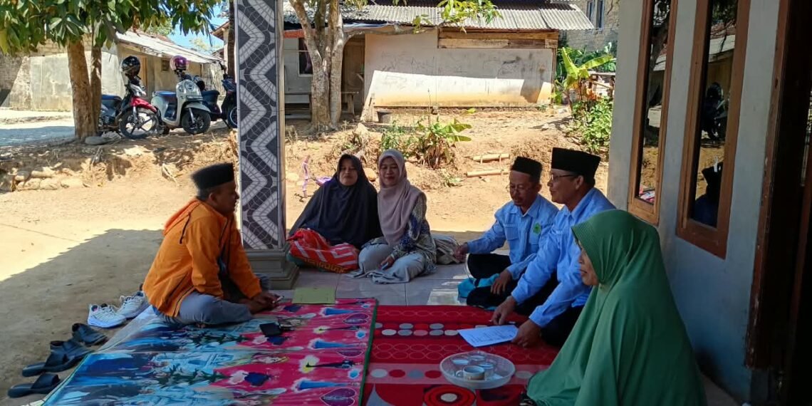 Penyuluh KUA Waluran Sosialisasikan Pendaftaran SKT Majelis Taklim di Desa Mangunjaya
