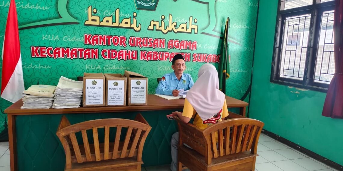 Penyuluh KUA Cidahu Dampingi Warga Memahami Administrasi Pernikahan
