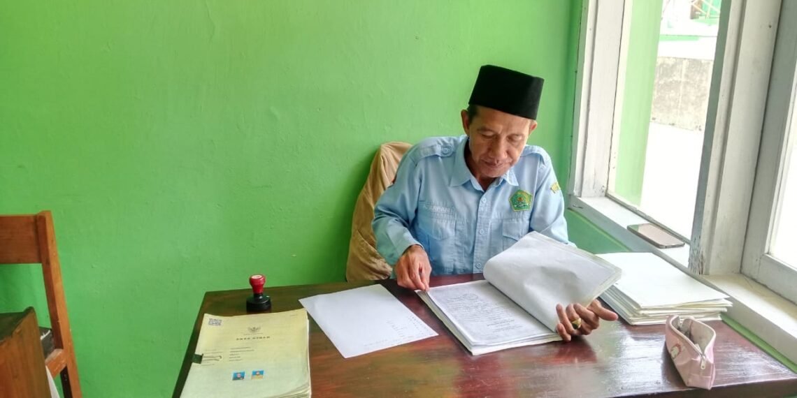 Penghulu KUA Ciracap Rapikan Administrasi Berkas Nikah