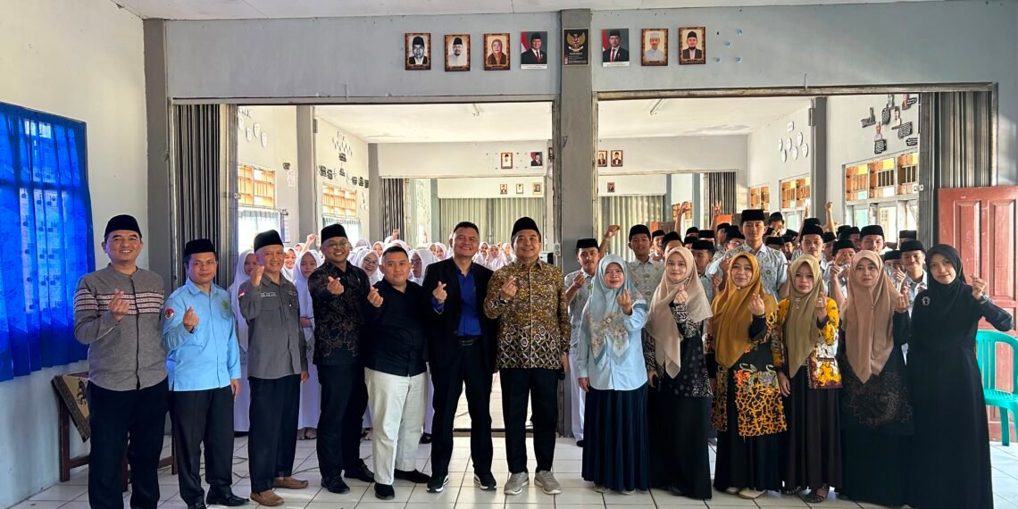 KUA Cisaat Bekali Siswa MA Sunanul Huda melalui BRUS