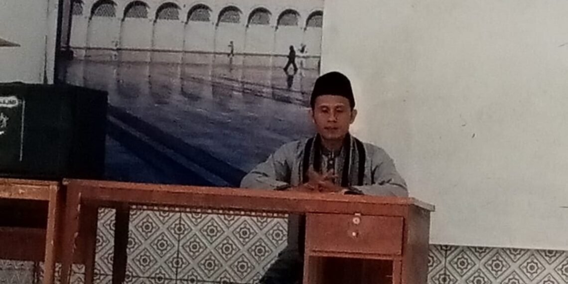 Penyuluh KUA Ciracap Sampaikan Pesan Mahabatul Ulama dalam Kajian Majelis Taklim Yarfa