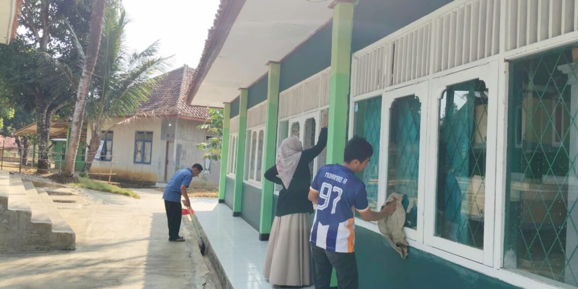 GEMAH ASRI KUA Ciracap, Merawat Lingkungan dan Menumbuhkan Kebiasaan Baik