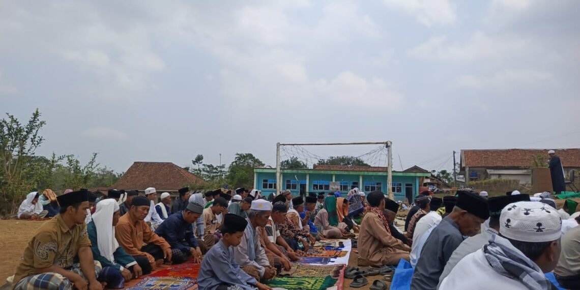 Penyuluh KUA Jampangtengah dan Masyarakat Panumbangan Bersinergi Gelar Salat Istisqa