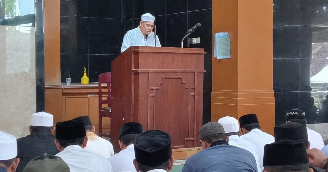 Perkuat Pembinaan Keagamaan, Kepala KUA Sukalarang Ajak Jamaah Tingkatkan Ketakwaan
