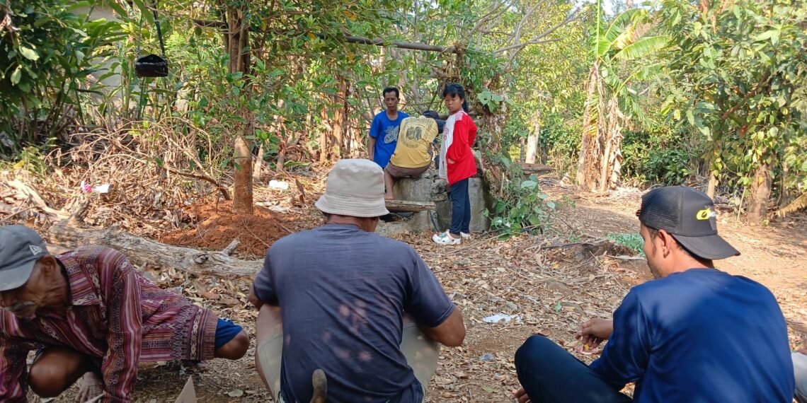 Penyuluh KUA Ciemas Gotong Royong Rawat Sarana Masjid Al Kautsar