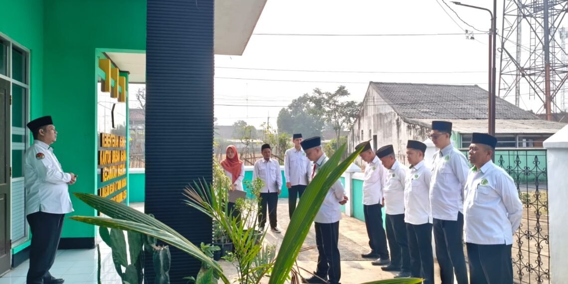 Apel Pagi KUA Nagrak, Kepala KUA Tekankan Disiplin sebagai Cermin Tanggung Jawab