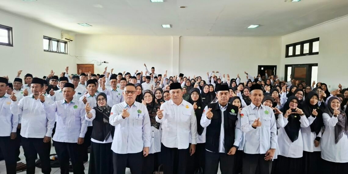 Kemenag Kabupaten Sukabumi Gelar Pembinaan ASN MI dan RA, Kakankemenag Tekankan Integritas dan Keteladanan