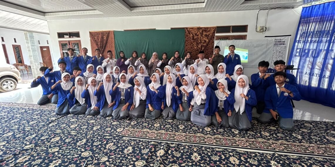 Penyuluh KUA Cibadak Laksanakan BRUS di SMA Nurul Ilmi Neglasari