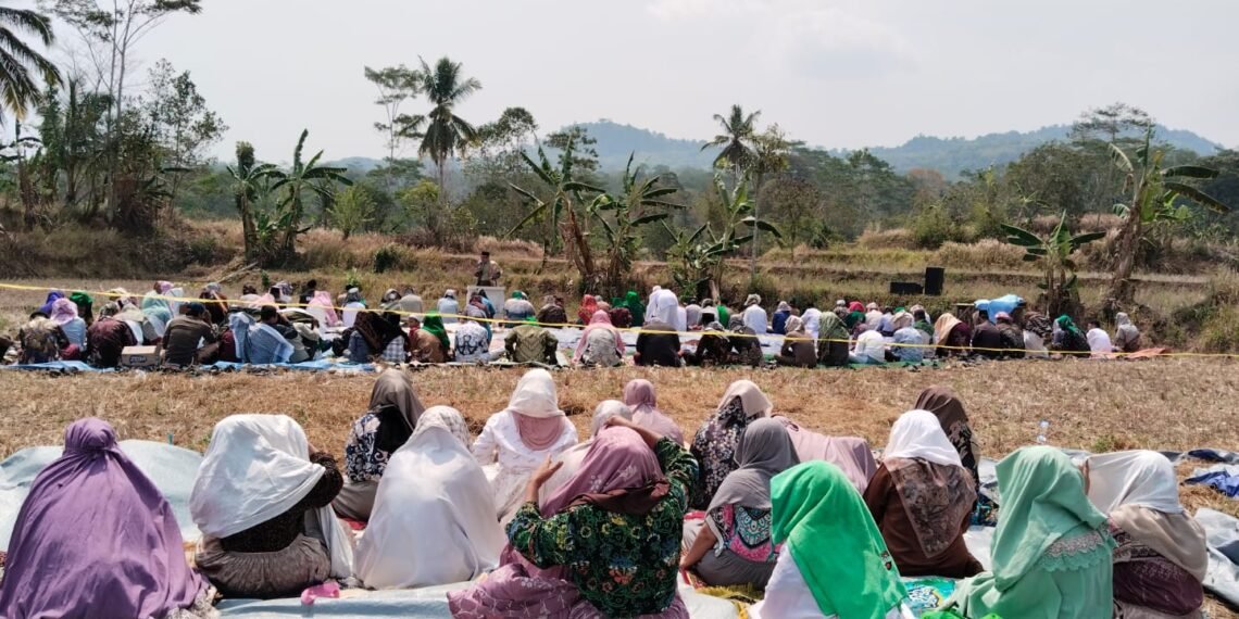 Penyuluh KUA Sagaranten Bersinergi dengan Kecamatan dan Desa Cibitung Gelar Salat Istisqa