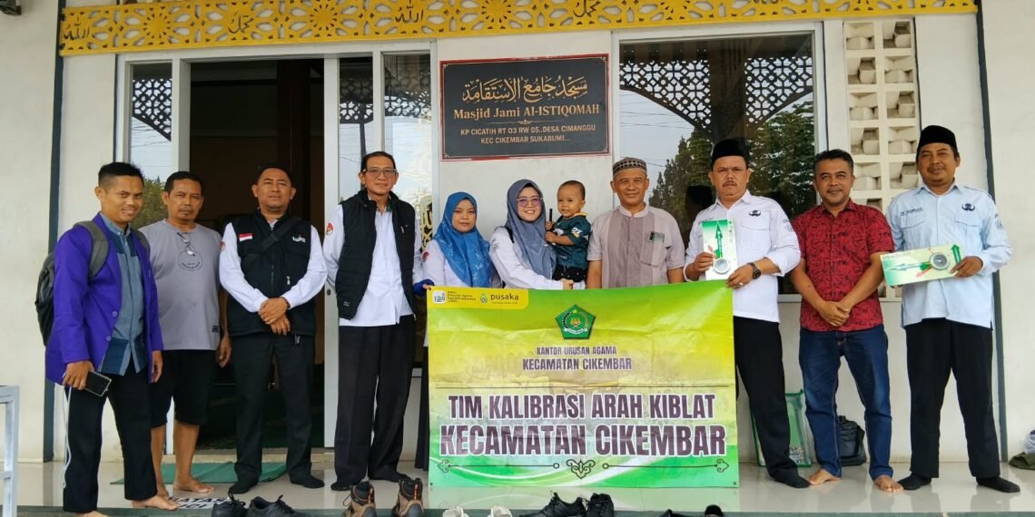 Penyuluh KUA Cikembar Kalibrasi Arah Kiblat Majelis Taklim Al-Istiqomah