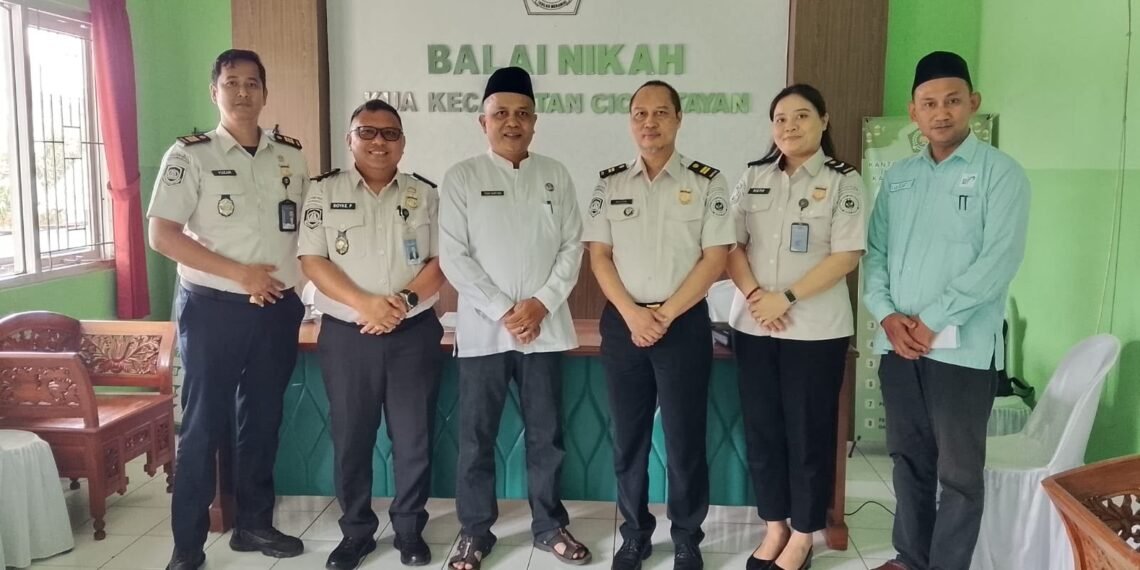 KUA Cicantayan Terima Kunjungan Kementerian Imigrasi dan Pemasyarakatan, Perkuat Validasi Data Pernikahan Campuran