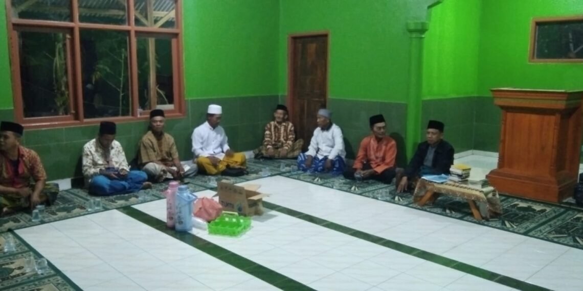 Menebar Kebaikan Lewat Sedekah, Penyuluh KUA Ciracap Sampaikan Keutamaannya di Ujunggenteng