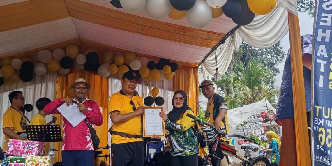 Desa Binaan Penyuluh KUA Lengkong Raih Penghargaan Desa Mubarokah dari Bupati Sukabumi