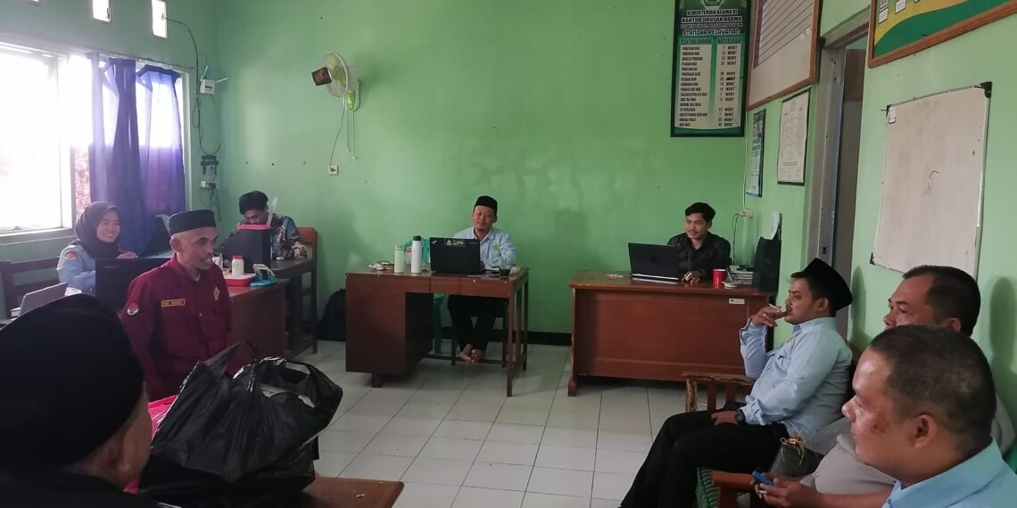 KUA Curugkembar Laksanakan Musyawarah Persiapan Hari Santri 2026