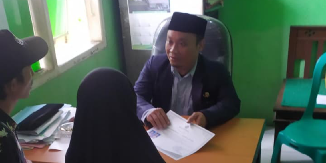 Penghulu KUA Waluran Verifikasi Data Calon Pengantin untuk Dukung Tertib Administrasi