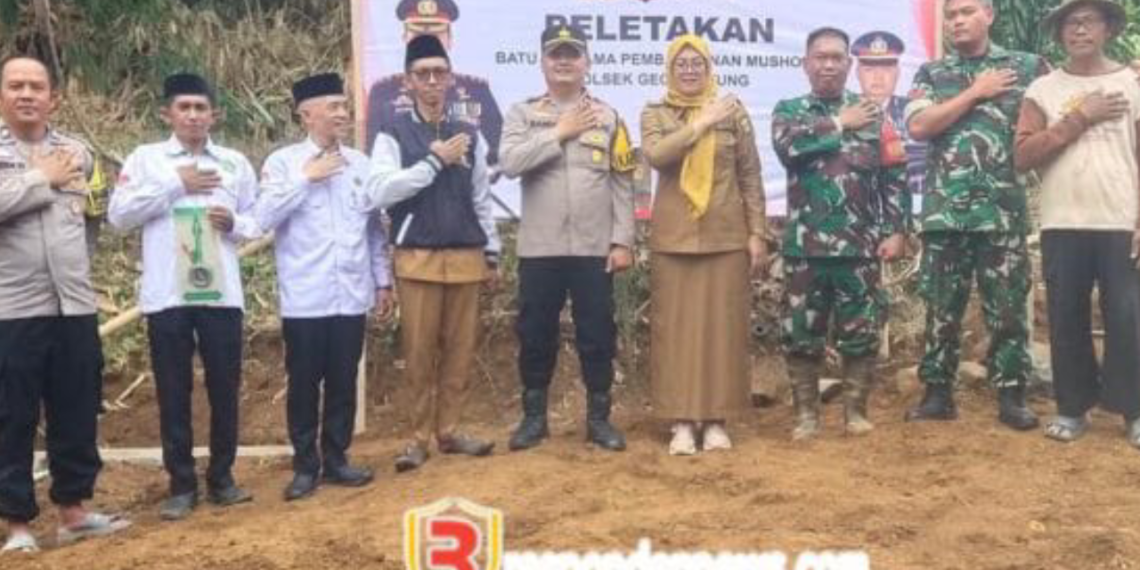 KUA Gegerbitung Dukung Pembangunan Mushola Polsek melalui Sinergi Lintas Sektoral