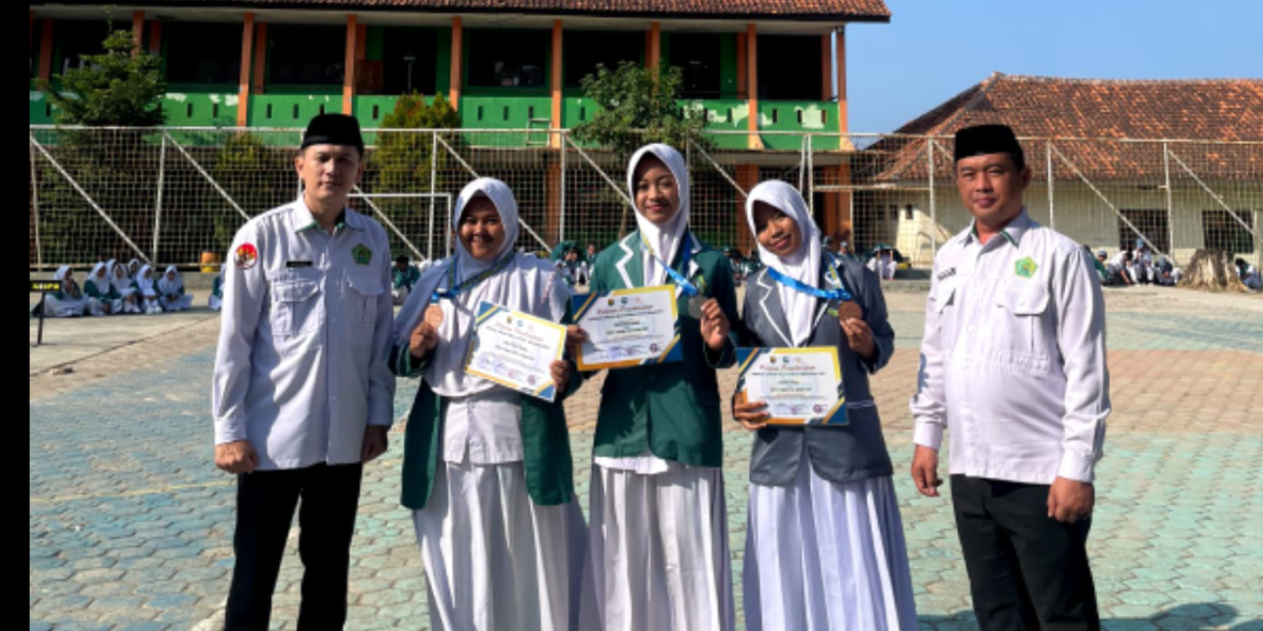 MAN 3 Sukabumi Raih Tiga Medali di Festival Pencak Silat Pantai Minajaya Cup I