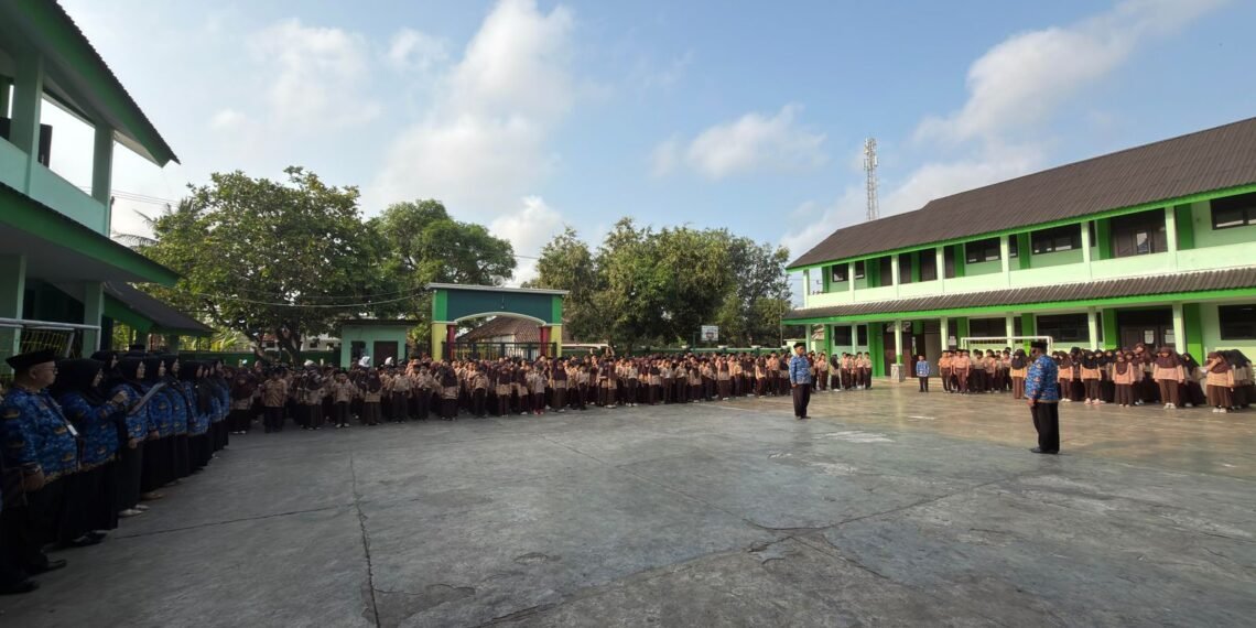 MIN 2 Sukabumi Tanamkan Nilai Pancasila melalui Upacara Hari Kesaktian Pancasila