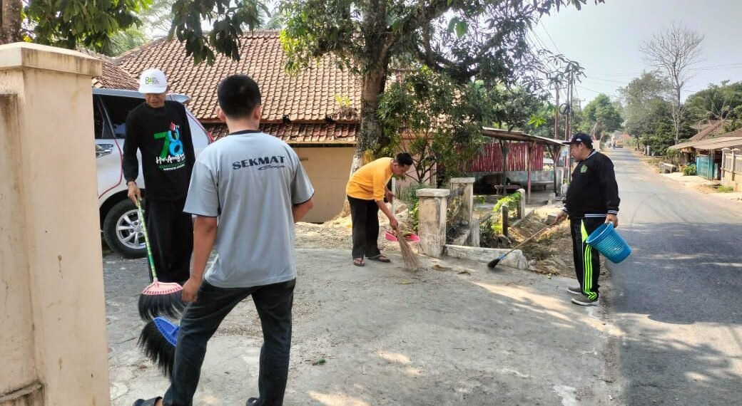 GEMAH ASRI KUA Ciracap Perkuat Kebiasaan Menjaga Lingkungan